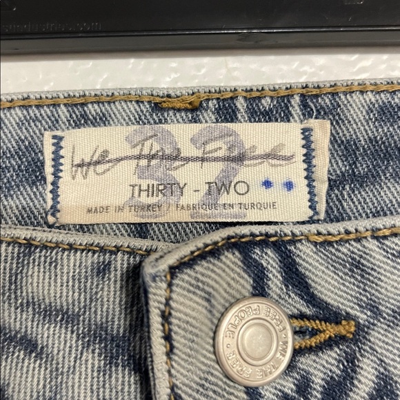 WE THE FREE THUNDERBIRD FLARE JEANS LIGHTNING BOLT FLARES 32 - Picture 3 of 6